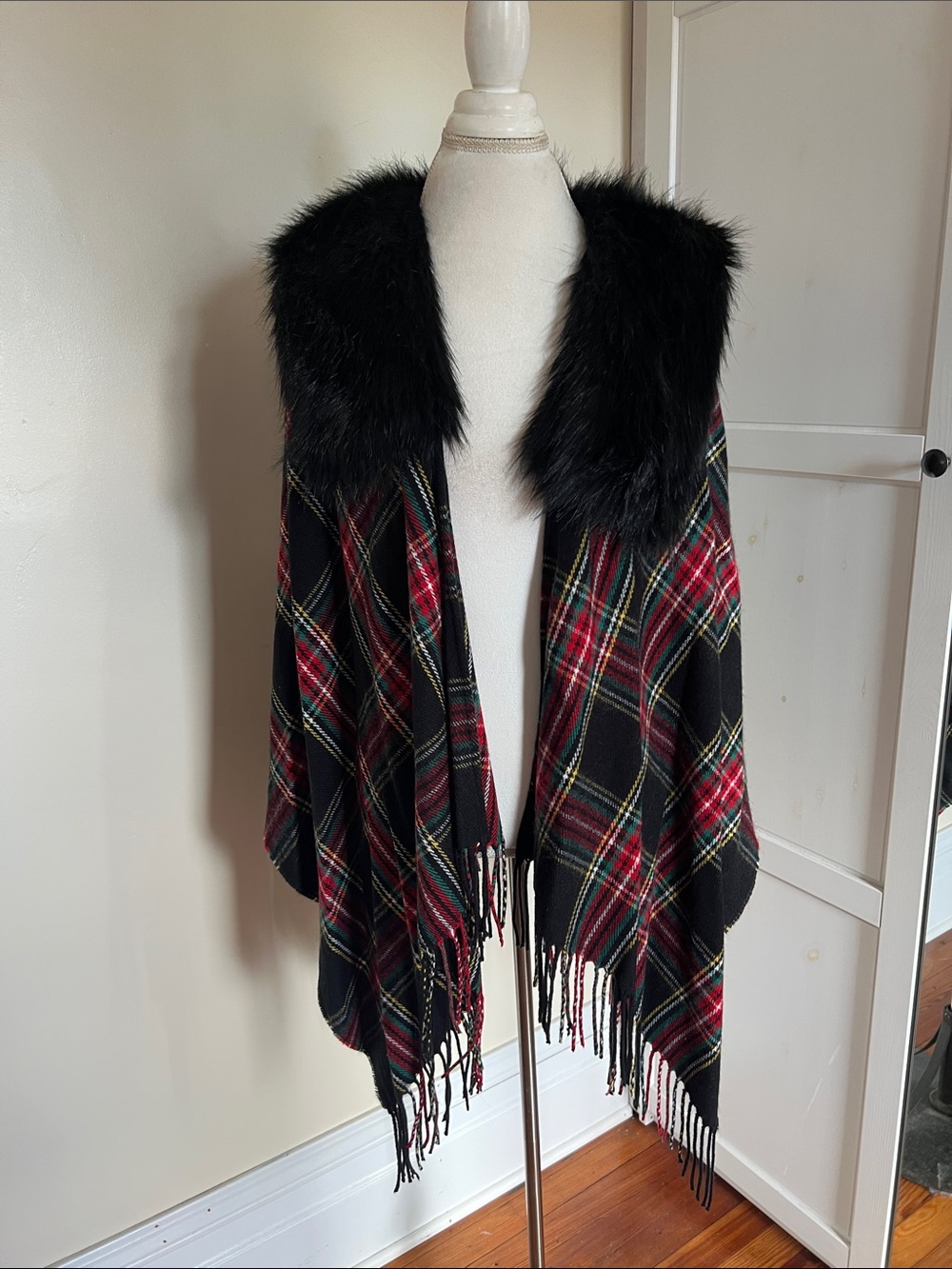 J.Crew Factory Stewart Tartan Plaid Faux Fur Collar Fringe Cape Wrap Poncho NWT